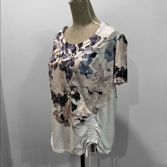 Floral Short Sleeve Top - Black and Gray - Picture 4 of 11